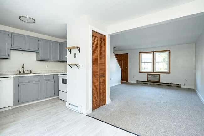 Building Photo - 252 Harrisville Rd