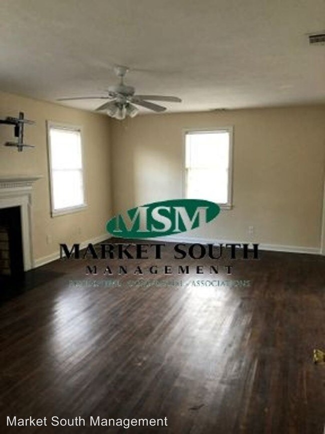 Building Photo - 3 br, 1 bath House - 121 E. 63rd Street