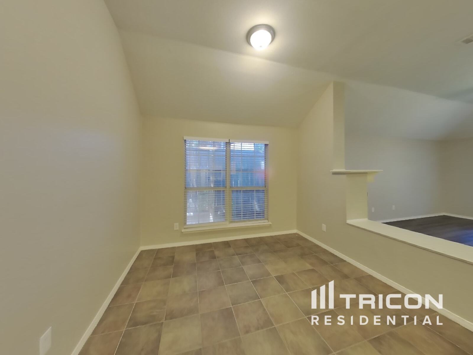 Building Photo - 834 San Jacinto Dr