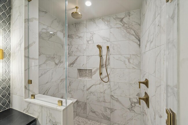 Building Photo - 1717 Bissonnet St