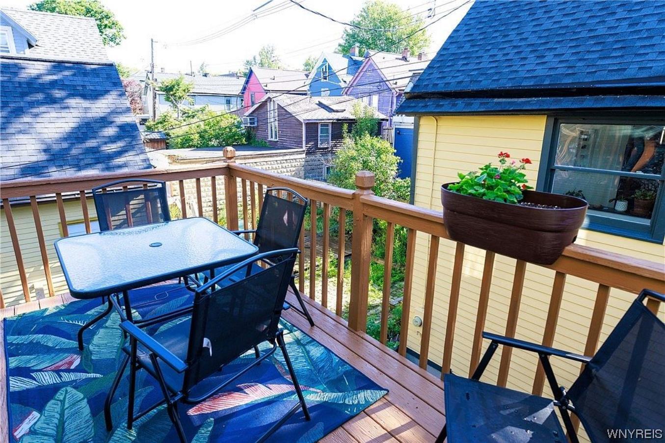 Building Photo - 129 College St