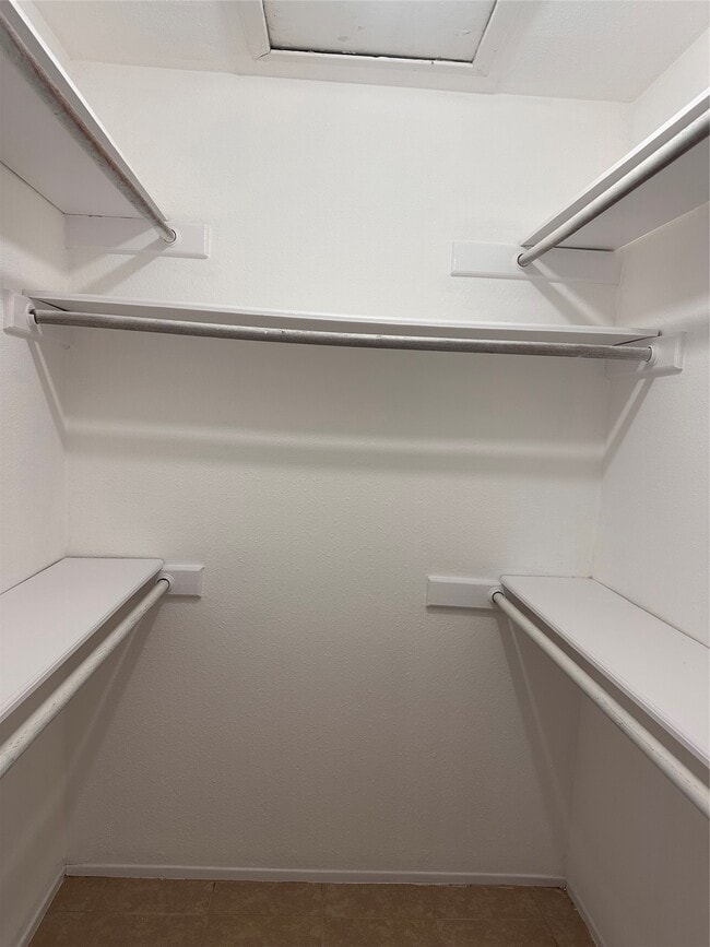 Building Photo - 5665 Birchmont Dr