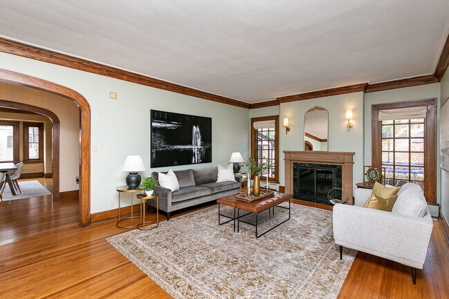 Living Room - 5505 Waterbury Rd