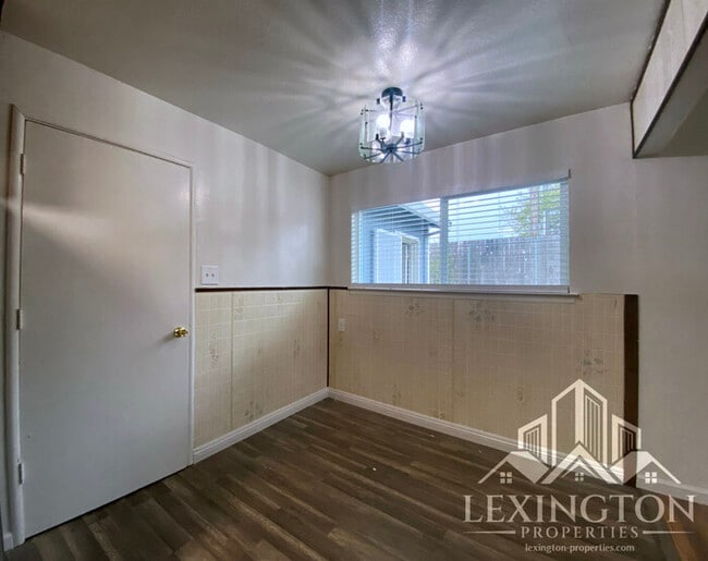 Building Photo - Beautifully Remodeled, 3BD/2BA Home, Avail...