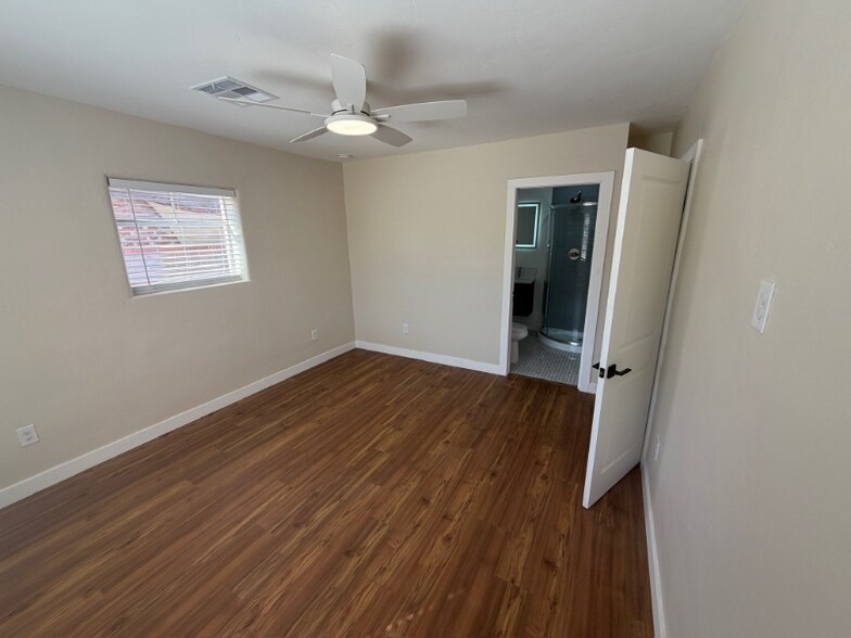 Building Photo - 1827 E Linden St