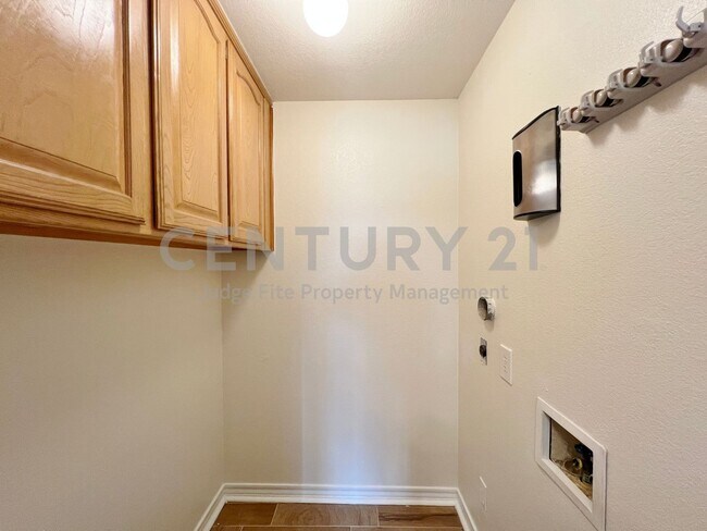 Building Photo - 408 W Morton Ave