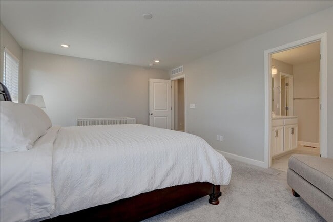 Building Photo - 5-Bed/4-Bath built in 2022!