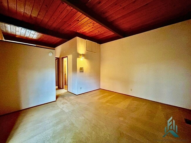 Building Photo - Mid-century Modern Single-family Home for Rent