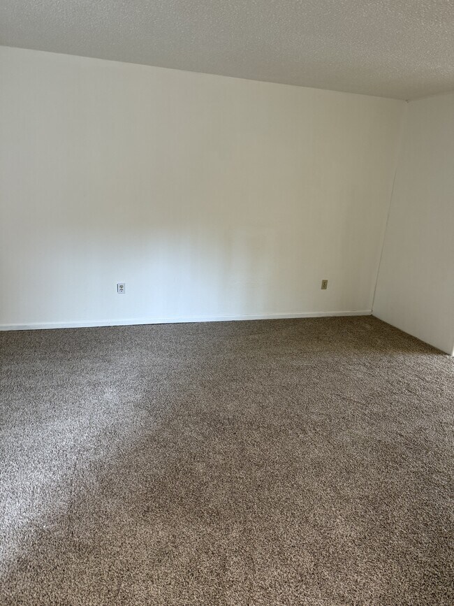 Building Photo - 100 B St