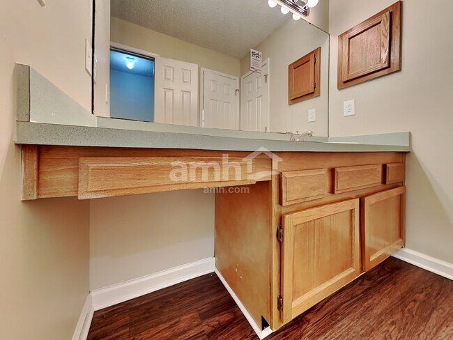 Building Photo - 2175 Hovington Cir E