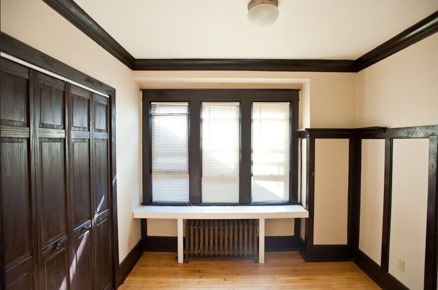 Building Photo - 1802 E Linnwood Ave