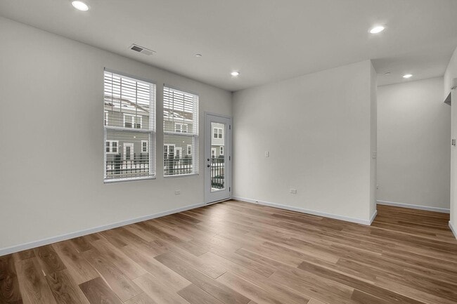 Building Photo - 6275 Sandbelt Dr