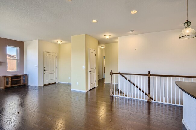 Building Photo - Flying Horse home for rent on Cake Bread!