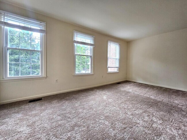 Building Photo - 4802 Treasure Ct