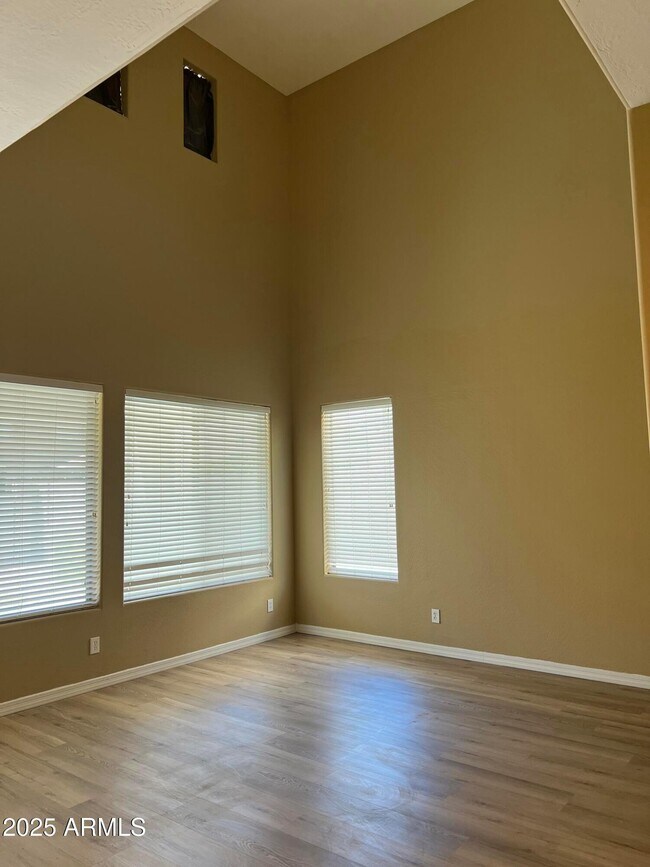 Building Photo - 6734 W Blackstone Ln