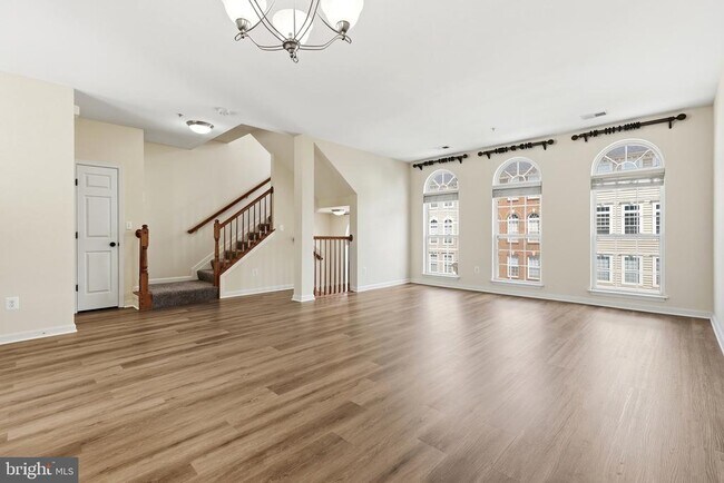 Building Photo - 941 Pine Forest Ln