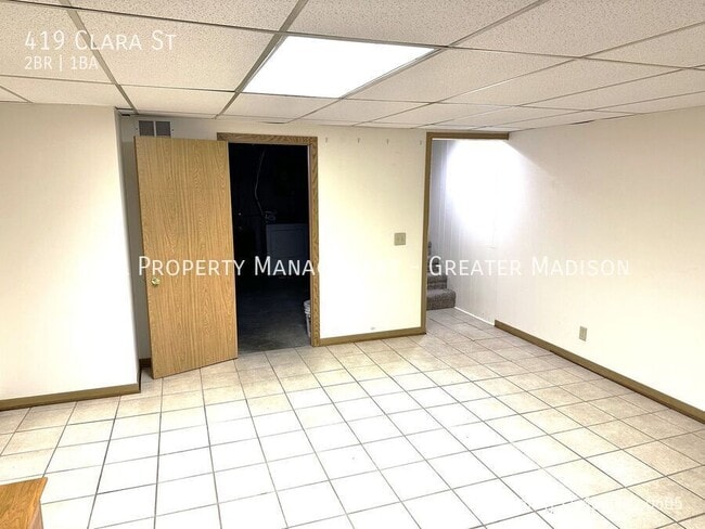 Building Photo - 419 Clara St