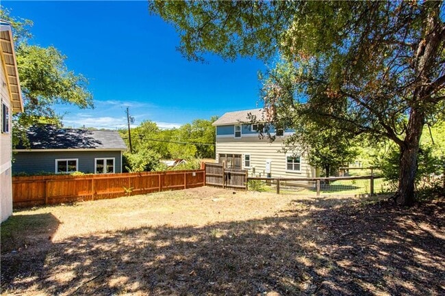 Building Photo - Stunning Renovation - New Hardwood flooring, tile in Kitchen. Granite countertops, breakfast bar