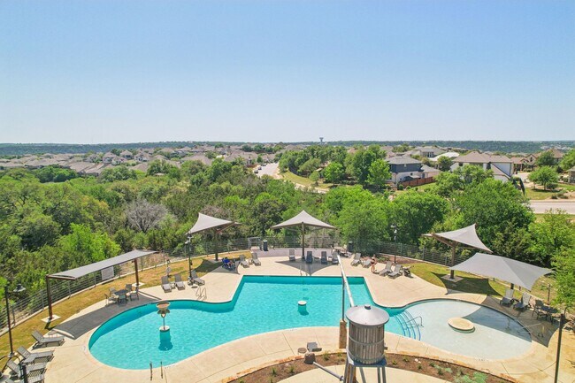 Building Photo - 600 Saturnia Dr