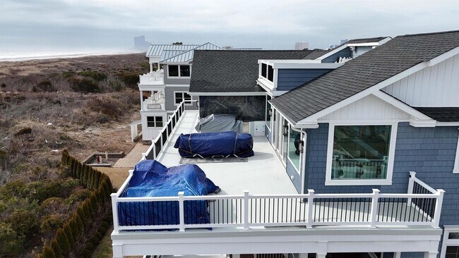 Building Photo - 404 21st St S