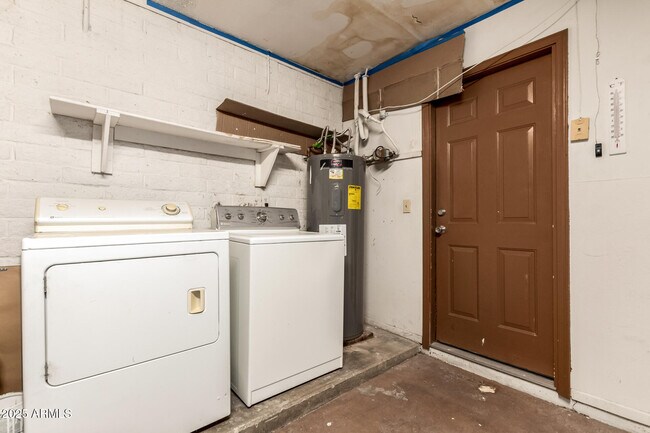 Building Photo - 5603 W Greenbriar Dr