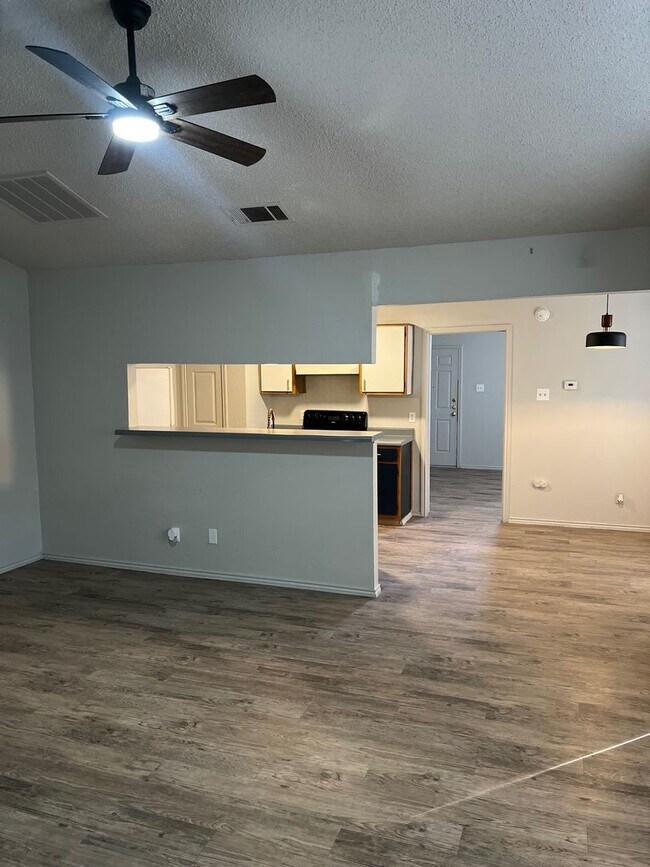 Building Photo - 405 Fantail Loop
