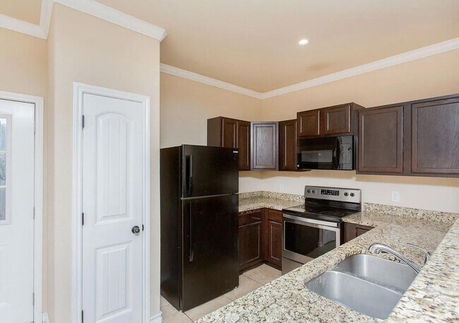 Building Photo - Modern Elegance for Rent in Prime San Antonio Location!