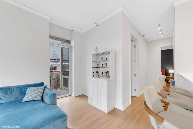 Building Photo - 170 W Polk St