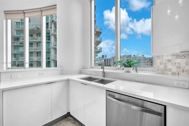 Building Photo - 3029 NE 188th St