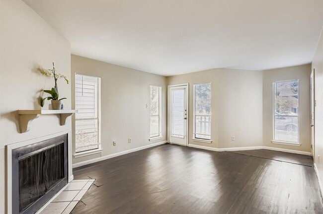 Primary Photo - 2005 West Loop