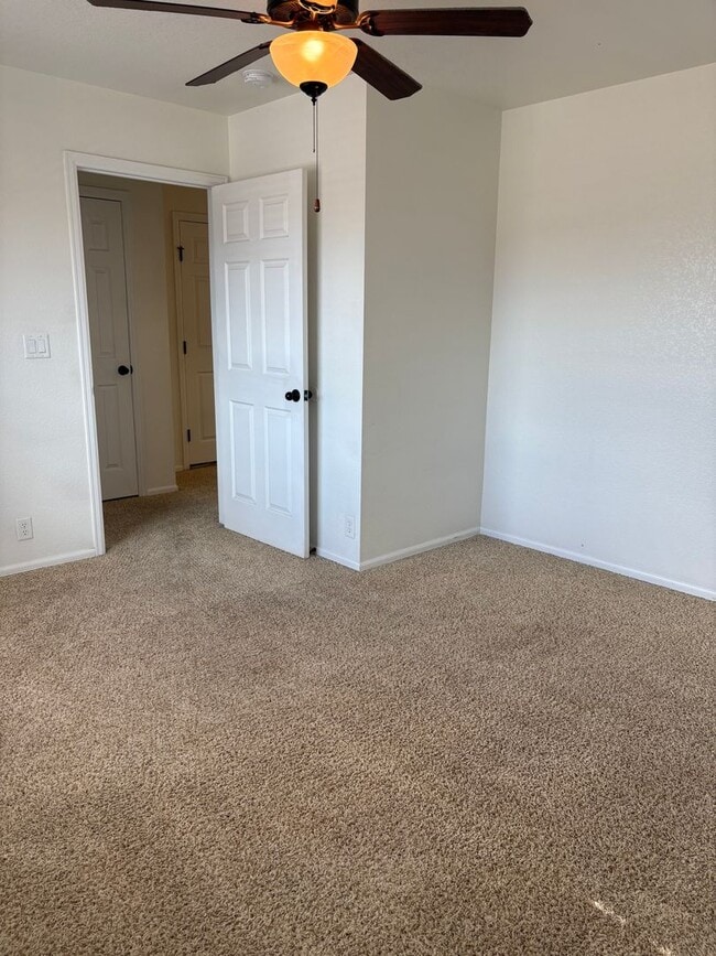 Building Photo - 1 Bedroom/1 Bathroom Off Barnes and Oro Blanco $1300