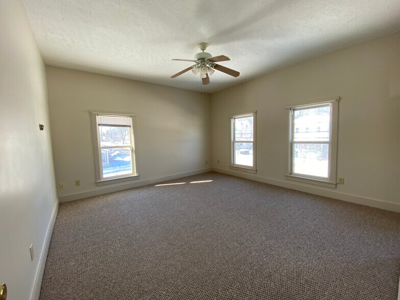 Building Photo - 362 W Main St