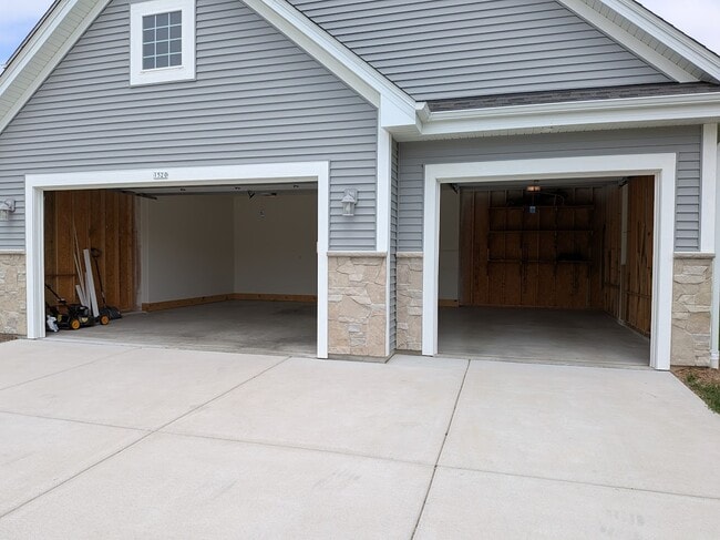 Building Photo - 1520 Foxwood Pass