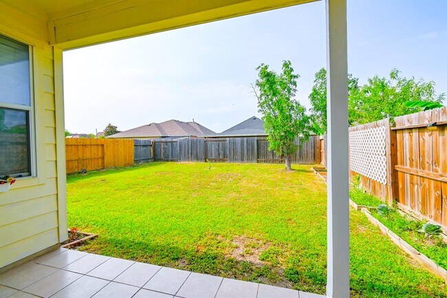 Building Photo - 13330 Vineyard Falls Dr