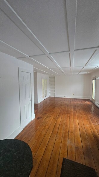 Building Photo - 10 King Ln