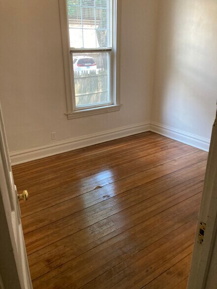 2BR - 1825 W Addison St