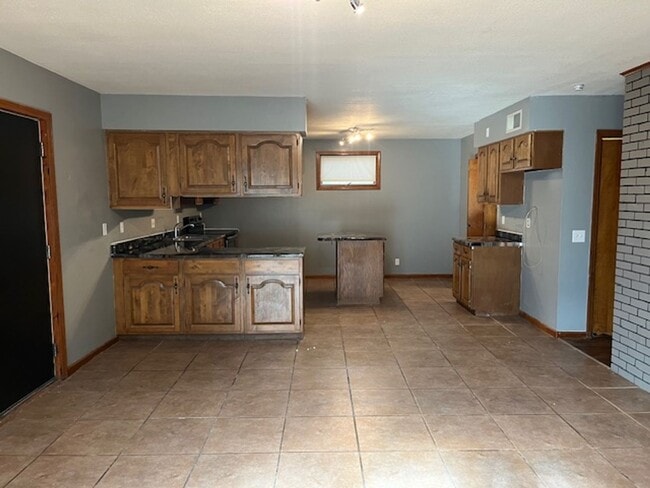 Building Photo - Beautiful Hobby Farm on 10 Acres!