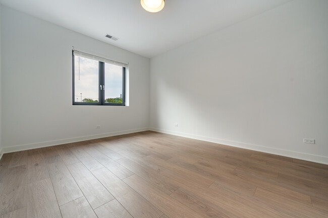 Building Photo - 4426 N Kenneth Ave