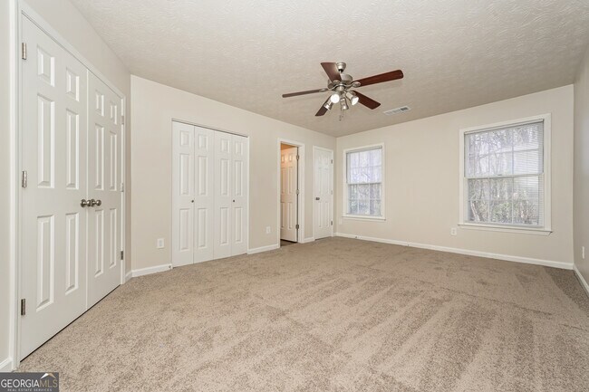 Building Photo - 25 Willow Tree Terrace