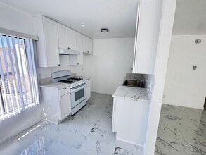 Building Photo - Churchill Apartments