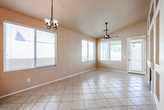 Building Photo - 4bed with pool