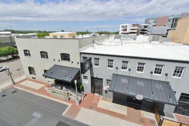 Building Photo - 419 S 8th St
