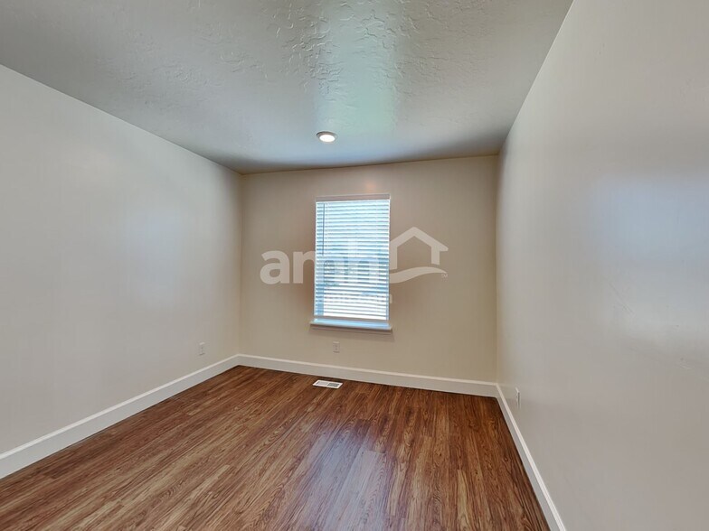 Building Photo - 825 S 825 W