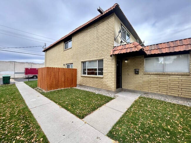 Primary Photo - 3414 Woodside Dr