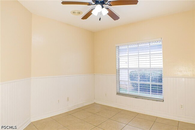 Building Photo - 160 Lady Palm Dr