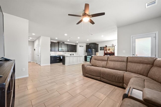 Building Photo - 294 Thornless Cir