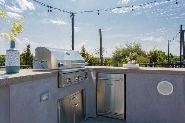 Building Photo - Federal Pearl Villas