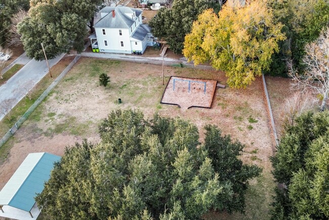 Building Photo - 1110 N Pasteur St