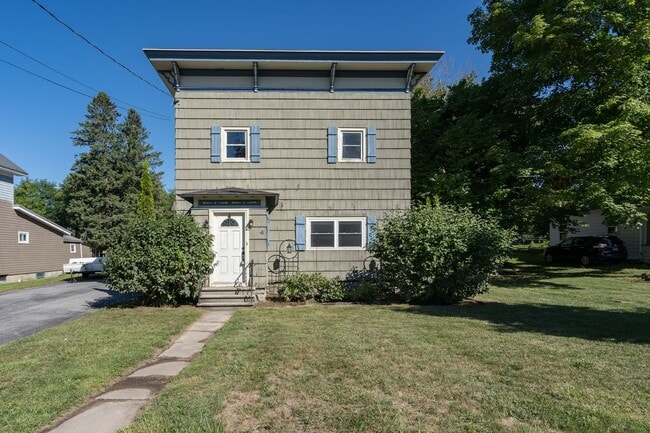 Building Photo - 149 Maple St