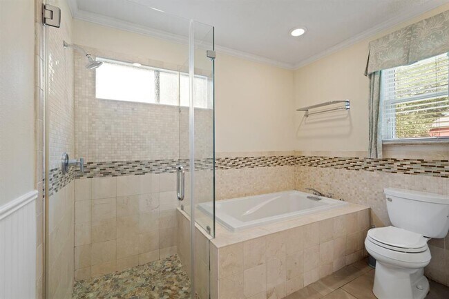 Building Photo - 2641 Village Way Dr.